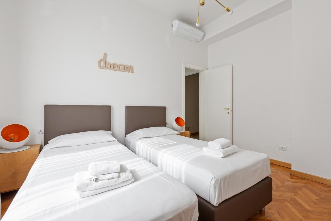 Roomy Apartment Duomo & San Babila มิลาน ภายนอก รูปภาพ