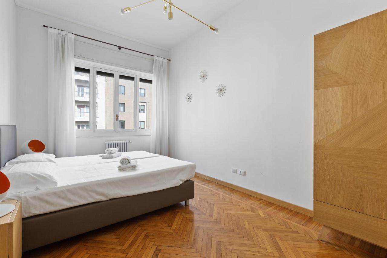 Roomy Apartment Duomo & San Babila มิลาน ภายนอก รูปภาพ