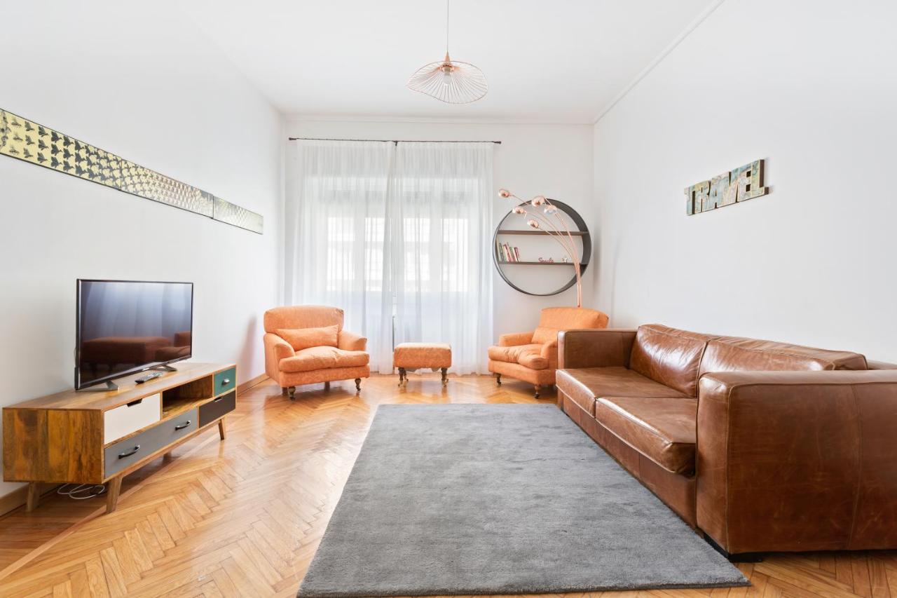 Roomy Apartment Duomo & San Babila มิลาน ภายนอก รูปภาพ